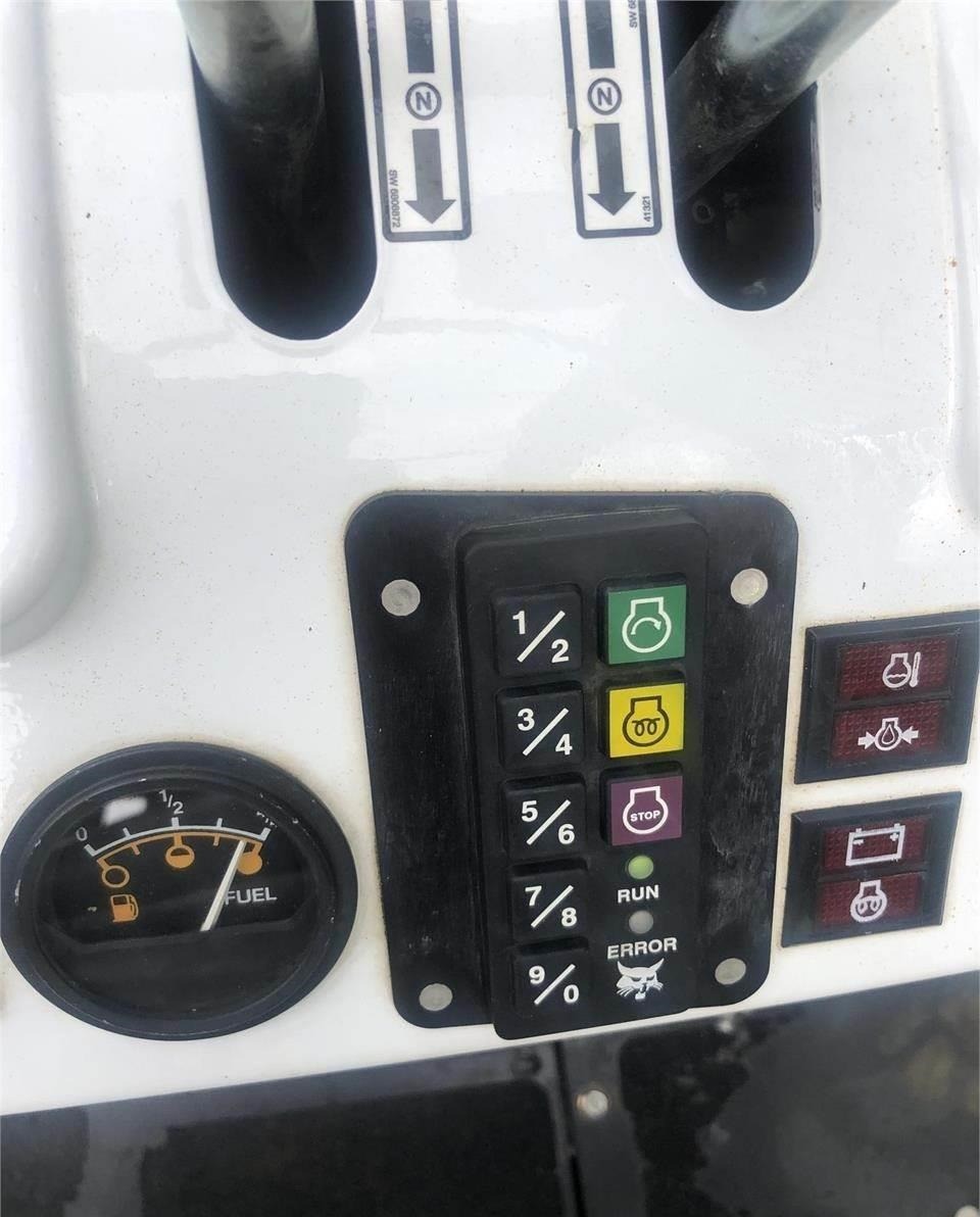2017 BOBCAT E10 - Image 13
