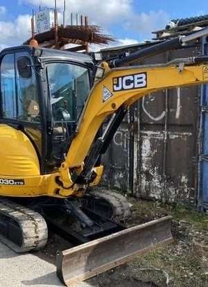 2013 JCB 8030