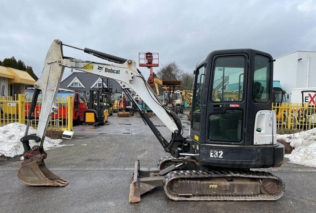 2012 BOBCAT E32 - Image 11