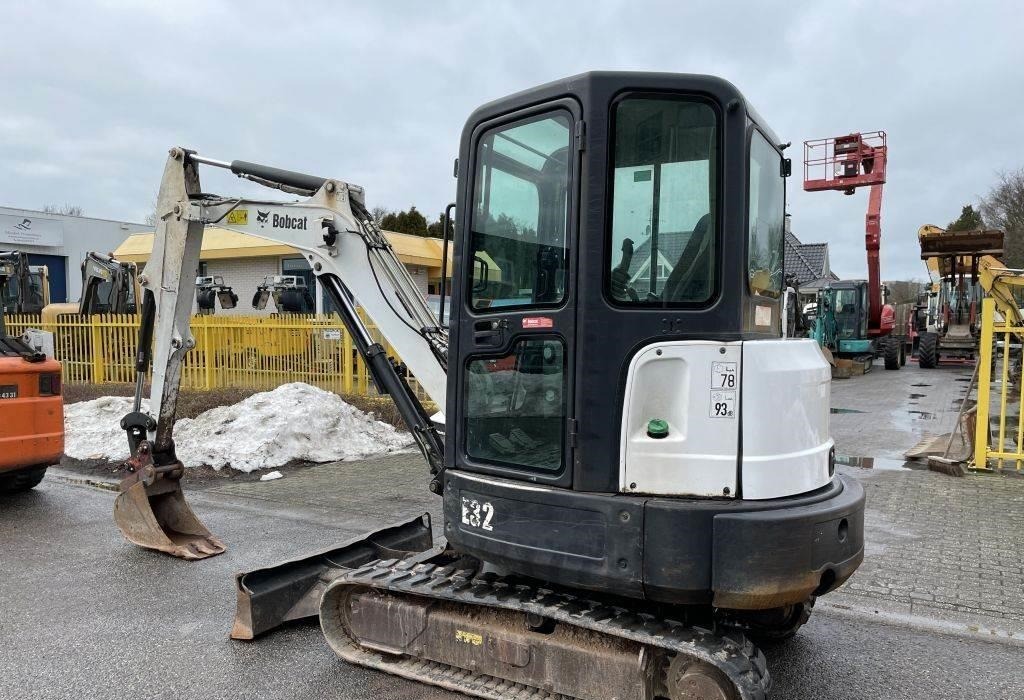 2012 BOBCAT E32 - Image 2