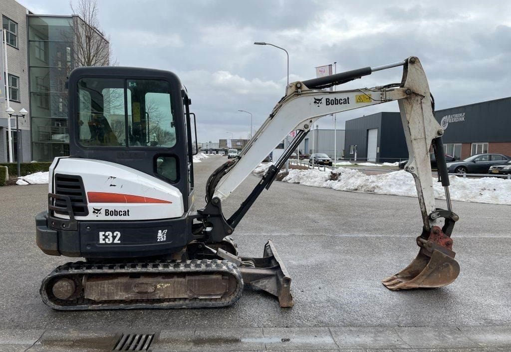 2012 BOBCAT E32 - Image 8