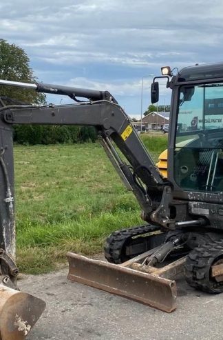 2013 VOLVO EC27C
