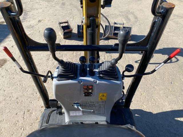 2022 Caterpillar 300.9 D Mini excavator - Image 17