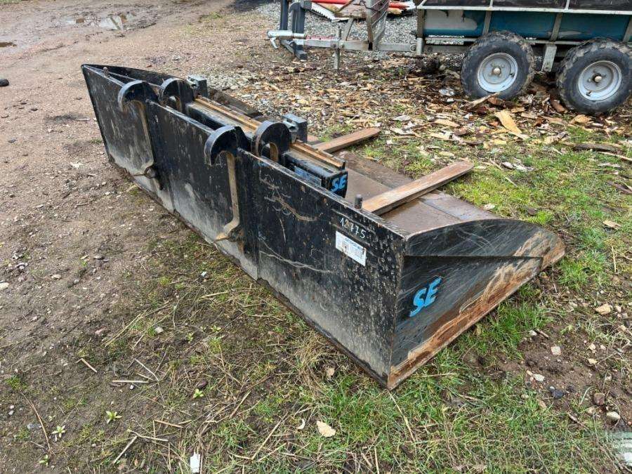 2000 Massey Ferguson 6290 Tractor with front loader and attachments - Image 14