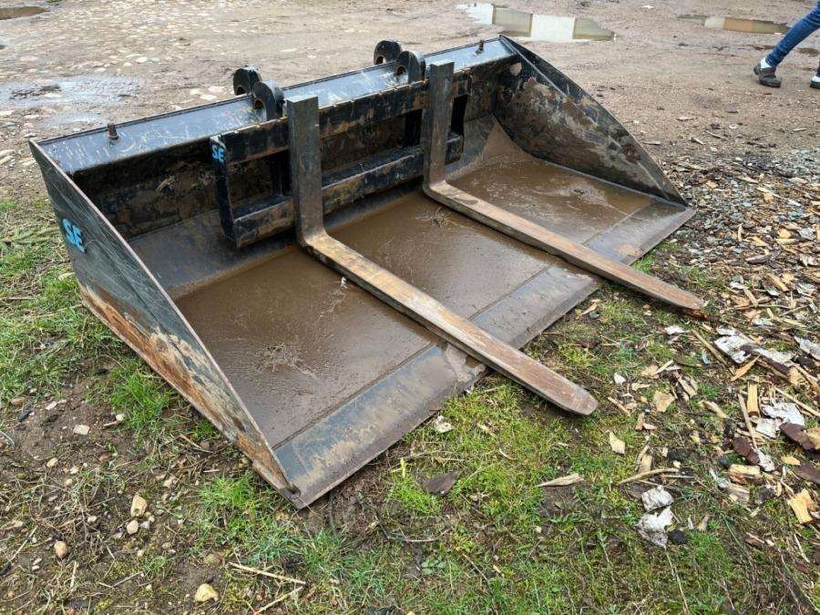 2000 Massey Ferguson 6290 Tractor with front loader and attachments - Image 15