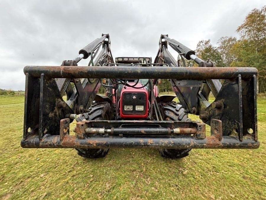 2000 Massey Ferguson 6290 Tractor with front loader and attachments - Image 30