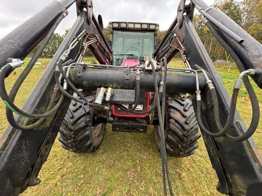 2000 Massey Ferguson 6290 Tractor with front loader and attachments - Image 31