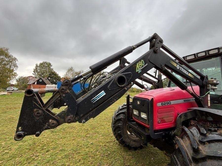 2000 Massey Ferguson 6290 Tractor with front loader and attachments - Image 32