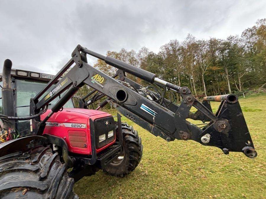 2000 Massey Ferguson 6290 Tractor with front loader and attachments - Image 35