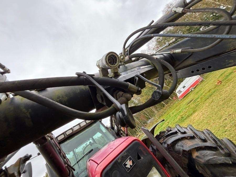 2000 Massey Ferguson 6290 Tractor with front loader and attachments - Image 40