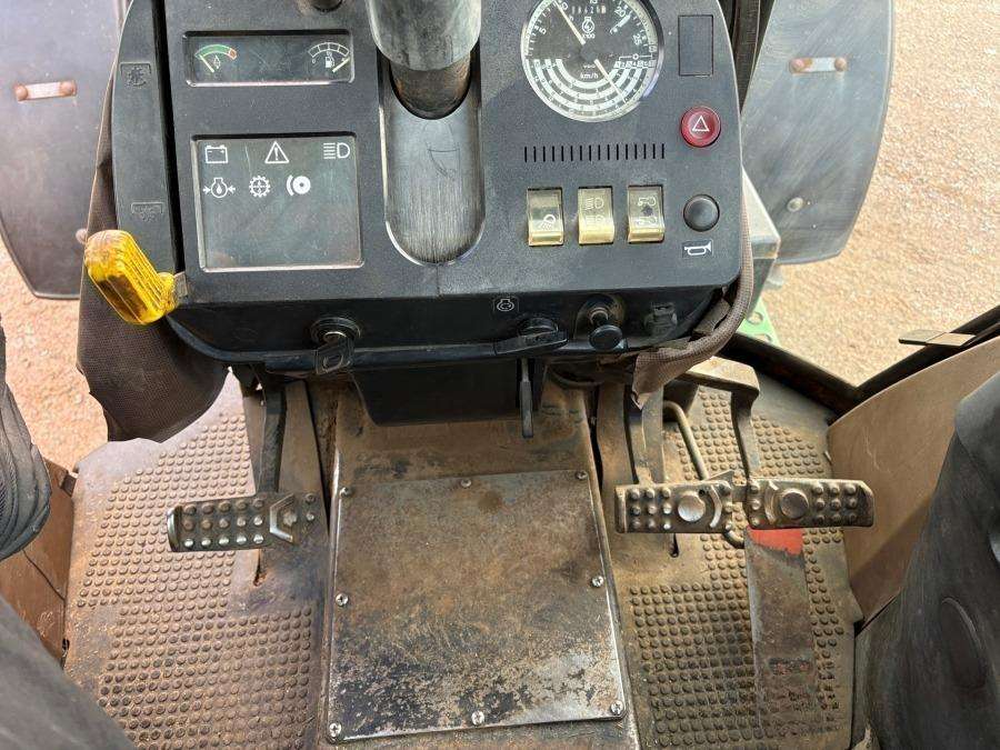 1987 John Deere 2450 Traktor - Image 41