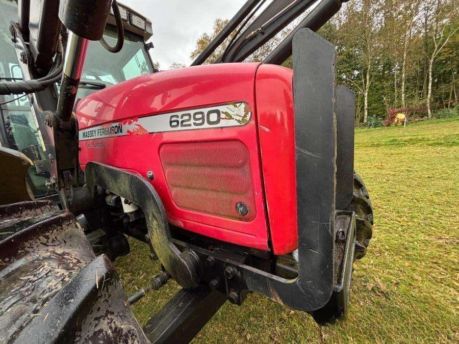 2000 Massey Ferguson 6290 Tractor with front loader and attachments - Image 41
