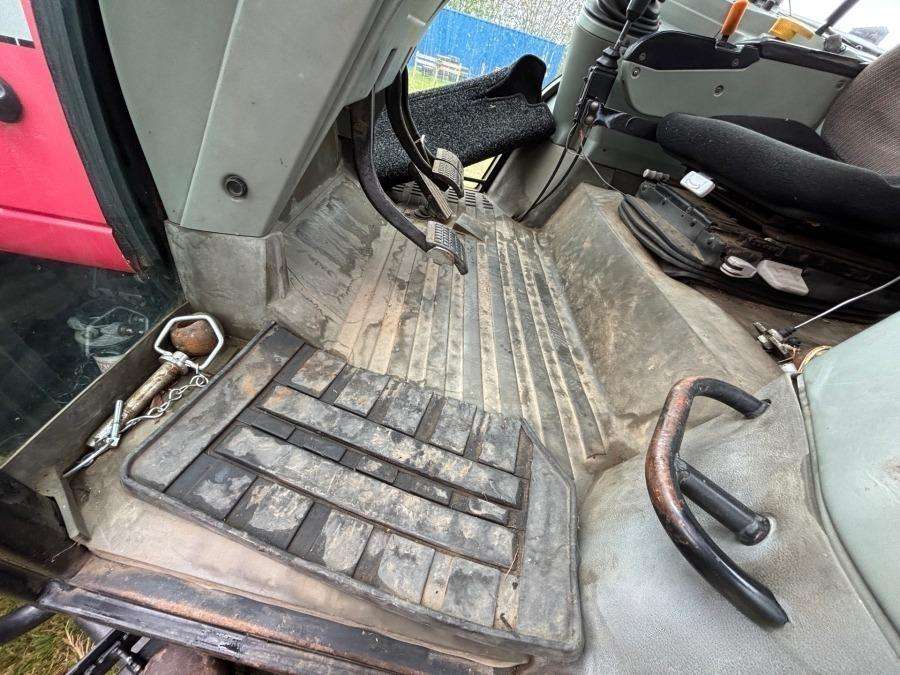 2000 Massey Ferguson 6290 Tractor with front loader and attachments - Image 59