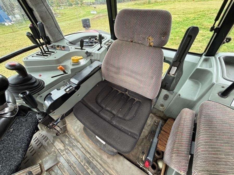 2000 Massey Ferguson 6290 Tractor with front loader and attachments - Image 61