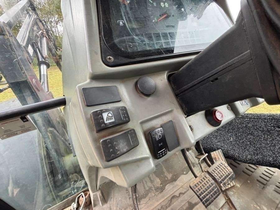 2000 Massey Ferguson 6290 Tractor with front loader and attachments - Image 64