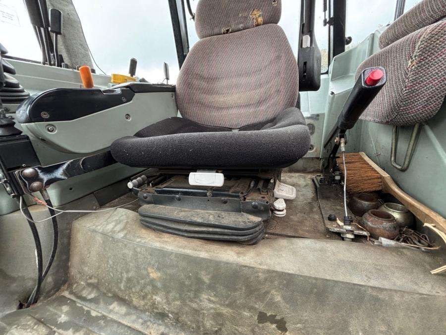 2000 Massey Ferguson 6290 Tractor with front loader and attachments - Image 75