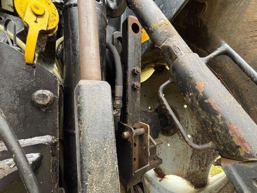 2000 Massey Ferguson 6290 Tractor with front loader and attachments - Image 87