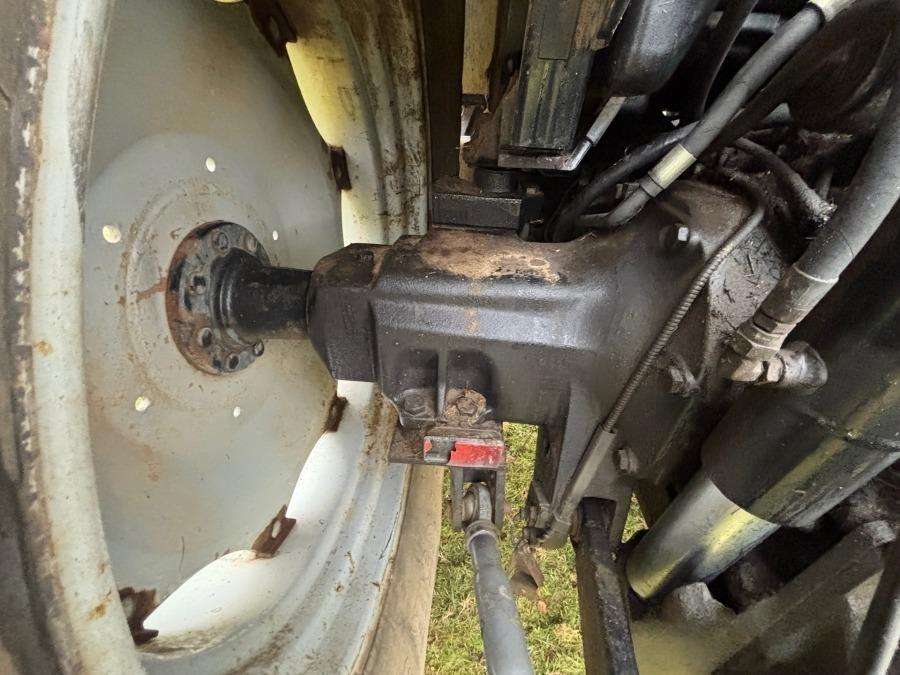 2000 Massey Ferguson 6290 Tractor with front loader and attachments - Image 88