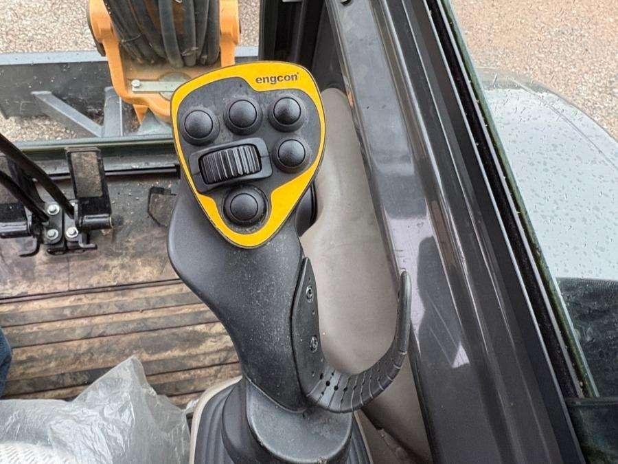 2016 Case CX35B excavator with attachments - Image 11