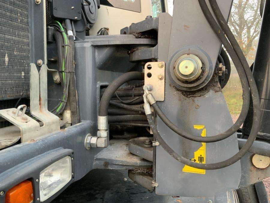2016 Terex TW85 excavator with trailer and attachments - Image 133