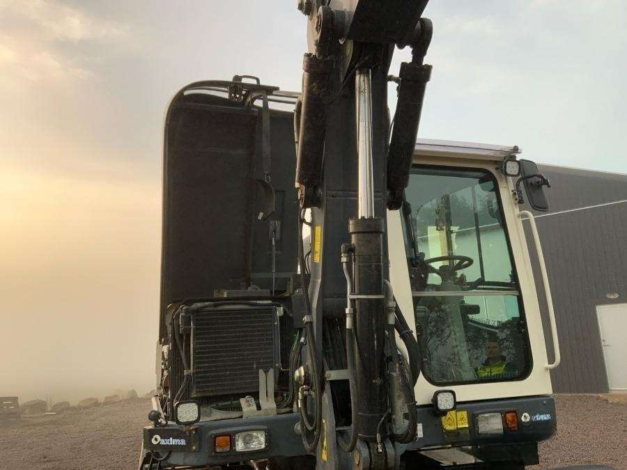 2016 Terex TW85 excavator with trailer and attachments - Image 136