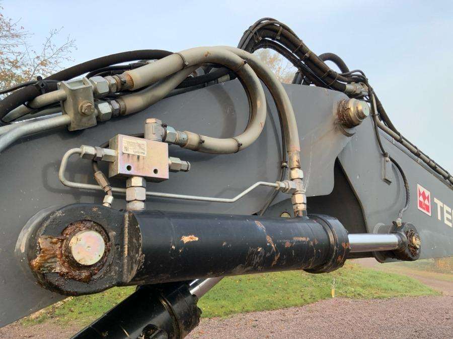 2016 Terex TW85 excavator with trailer and attachments - Image 141