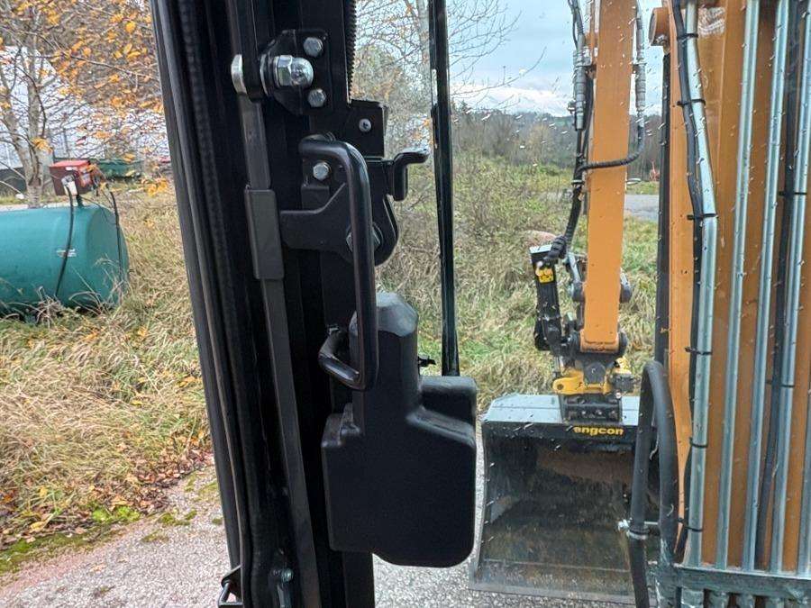 2016 Case CX35B excavator with attachments - Image 17