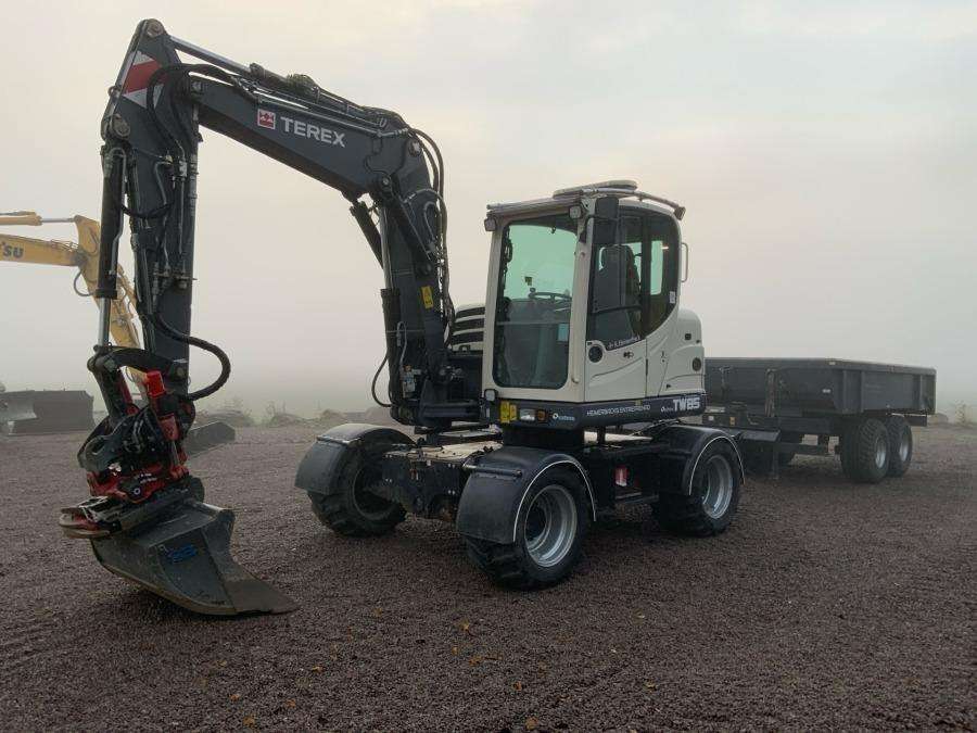 2016 Terex TW85 excavator with trailer and attachments - Image 64