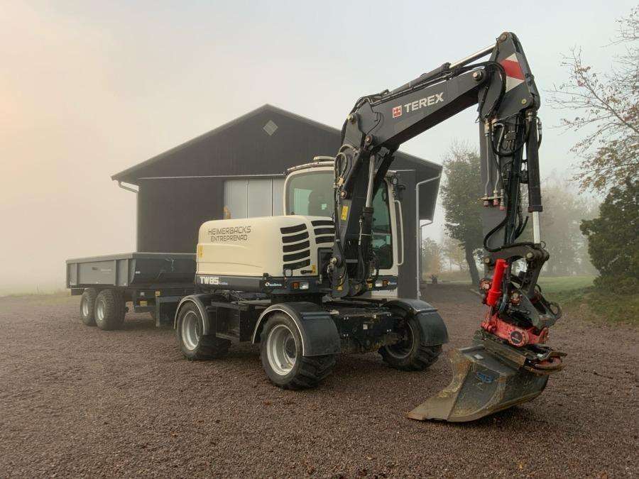 2016 Terex TW85 excavator with trailer and attachments - Image 73