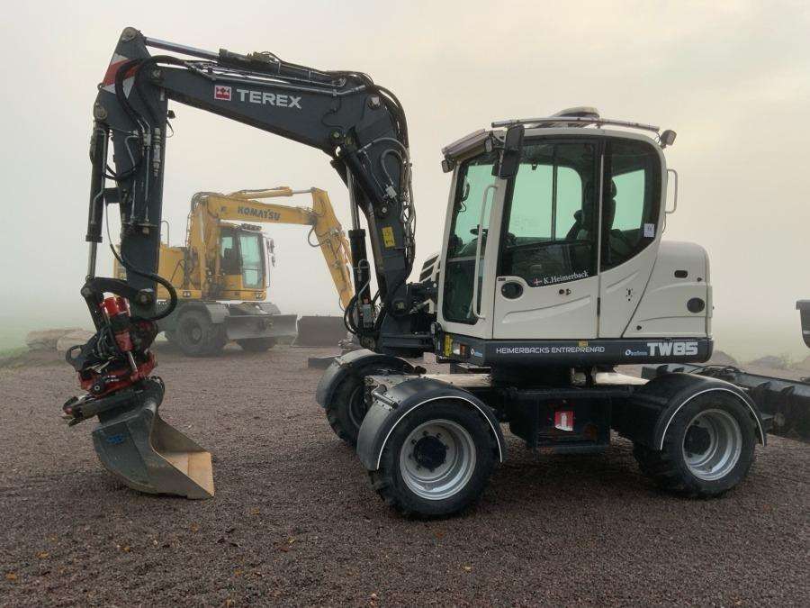 2016 Terex TW85 excavator with trailer and attachments