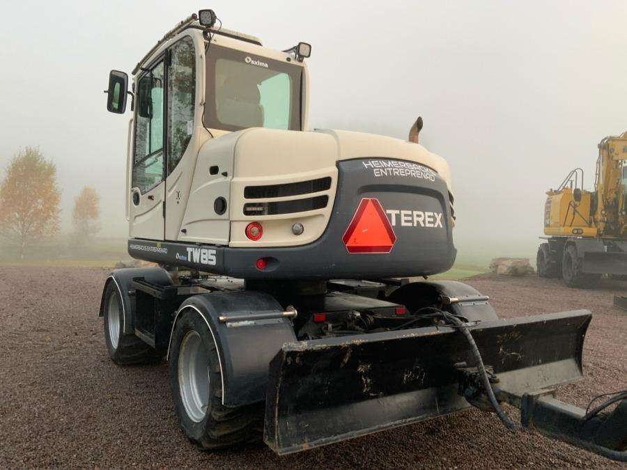 2016 Terex TW85 excavator with trailer and attachments - Image 79