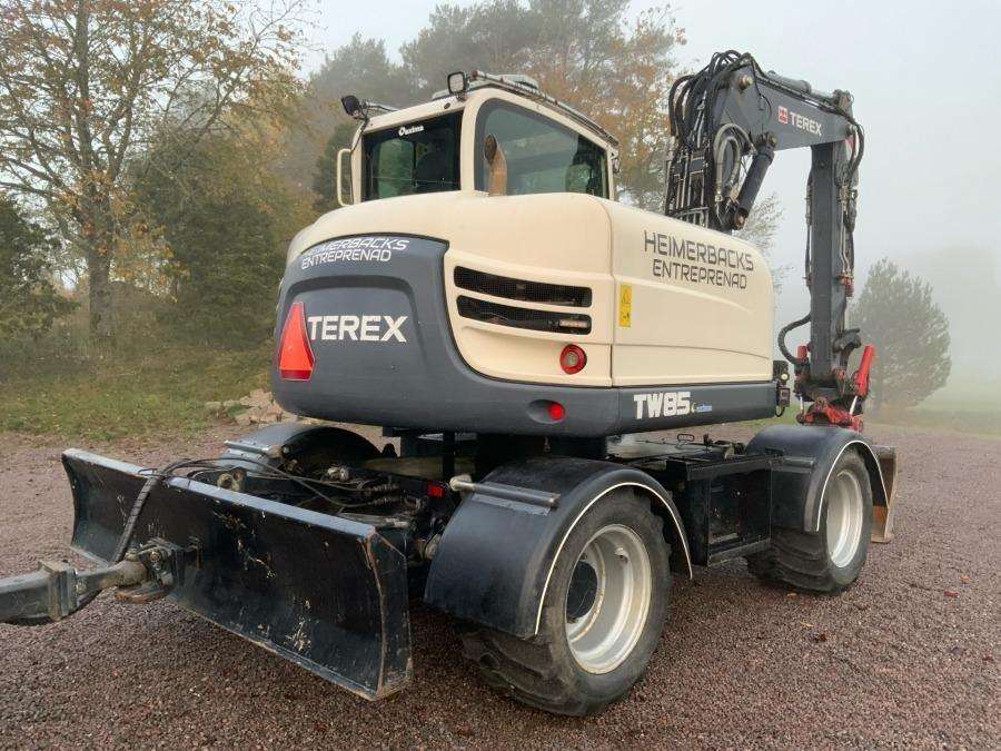2016 Terex TW85 excavator with trailer and attachments - Image 80