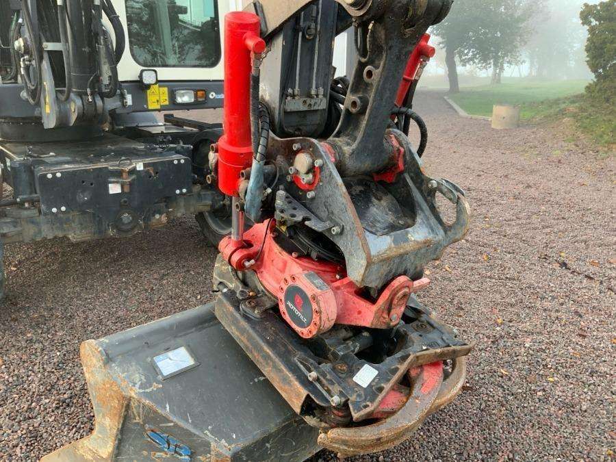 2016 Terex TW85 excavator with trailer and attachments - Image 9