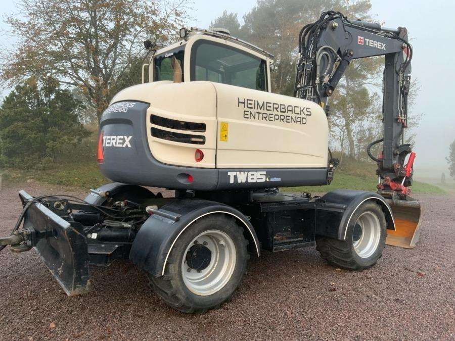 2016 Terex TW85 excavator with trailer and attachments - Image 81