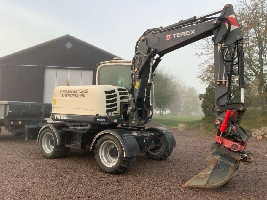 2016 Terex TW85 excavator with trailer and attachments - Image 83