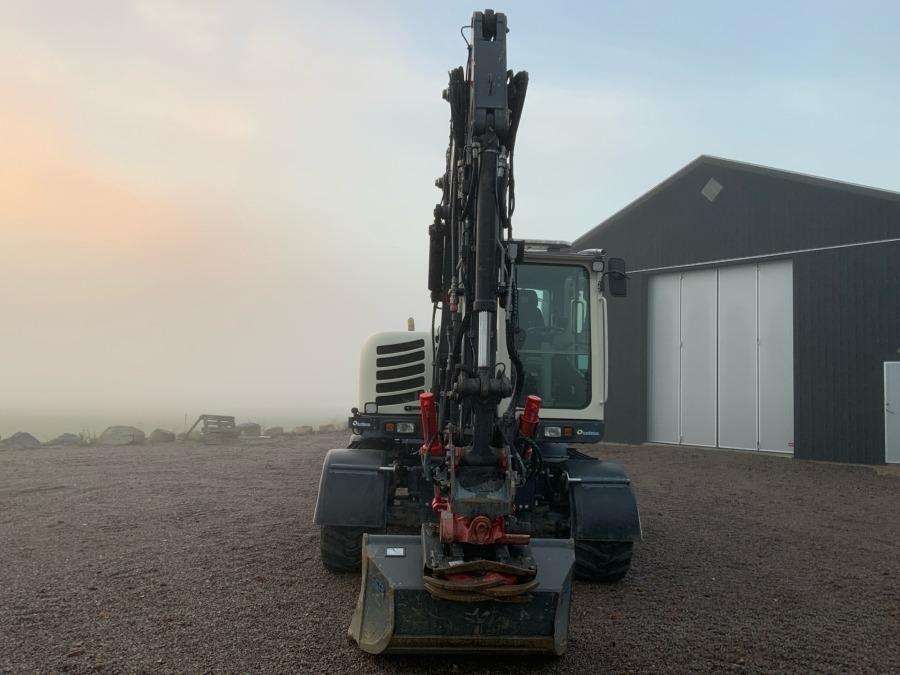 2016 Terex TW85 excavator with trailer and attachments - Image 85