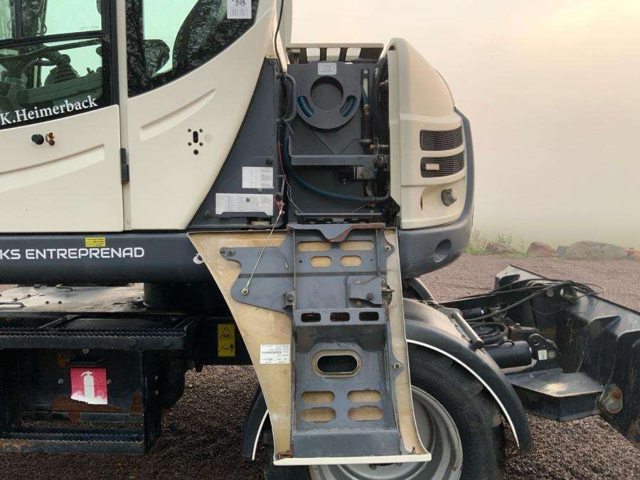 2016 Terex TW85 excavator with trailer and attachments - Image 97
