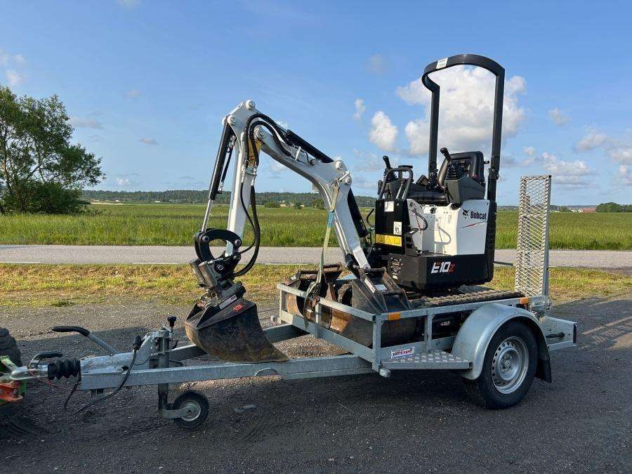2022 Bobcat E10Z Excavator with trailer and 4 attachments - Image 2