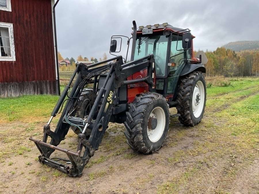 1998 Valtra Valmet 800 Four-Wheel Drive Tractor - Image 2