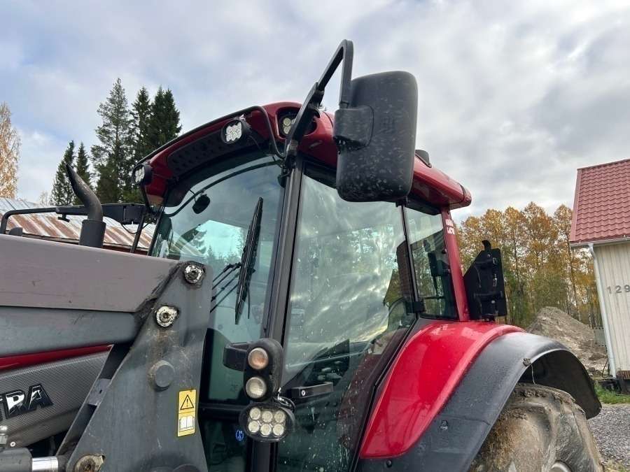 2005 Valtra C130 with snow thrower Tractor - Image 11