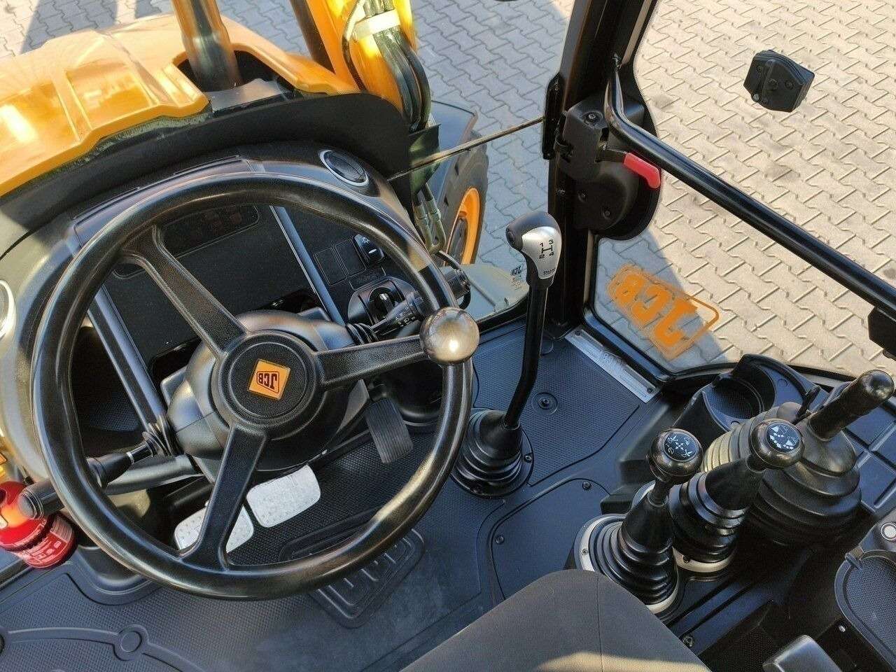 2014 JCB 3CX backhoe loader - Image 12