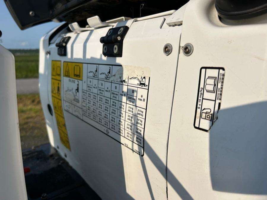 2022 Bobcat E10Z Excavator with trailer and 4 attachments - Image 12