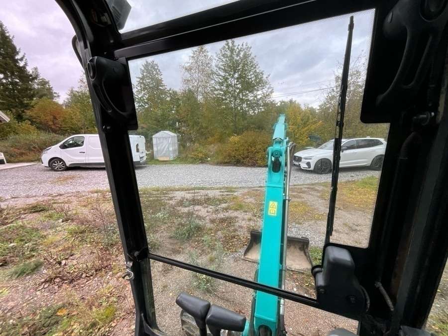 2017 Kobelco SK18 excavator with machine trailer and attachments - Image 6