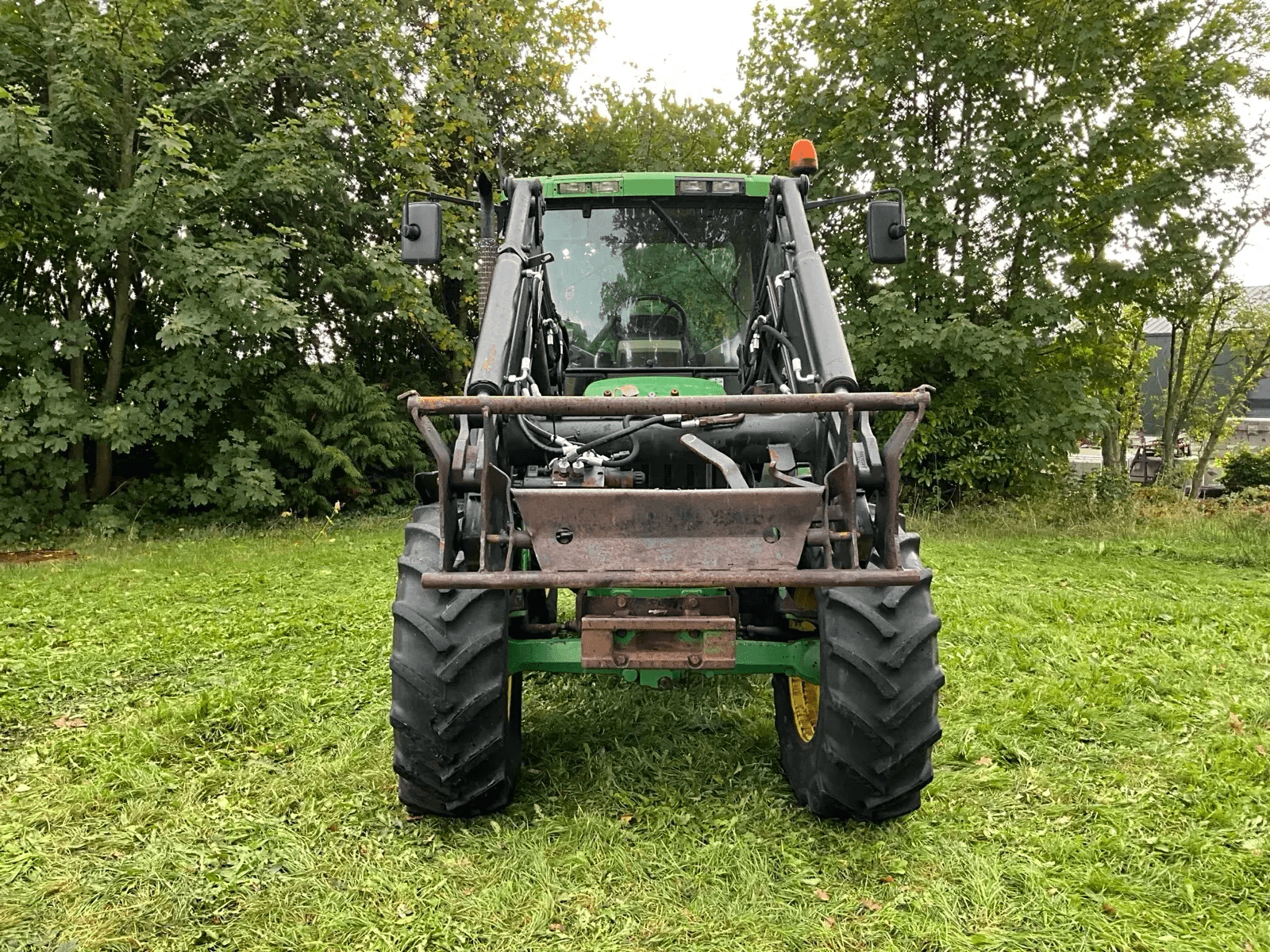 1992 John Deere 6200 Four-wheel drive farm tractor with front loader - Image 11