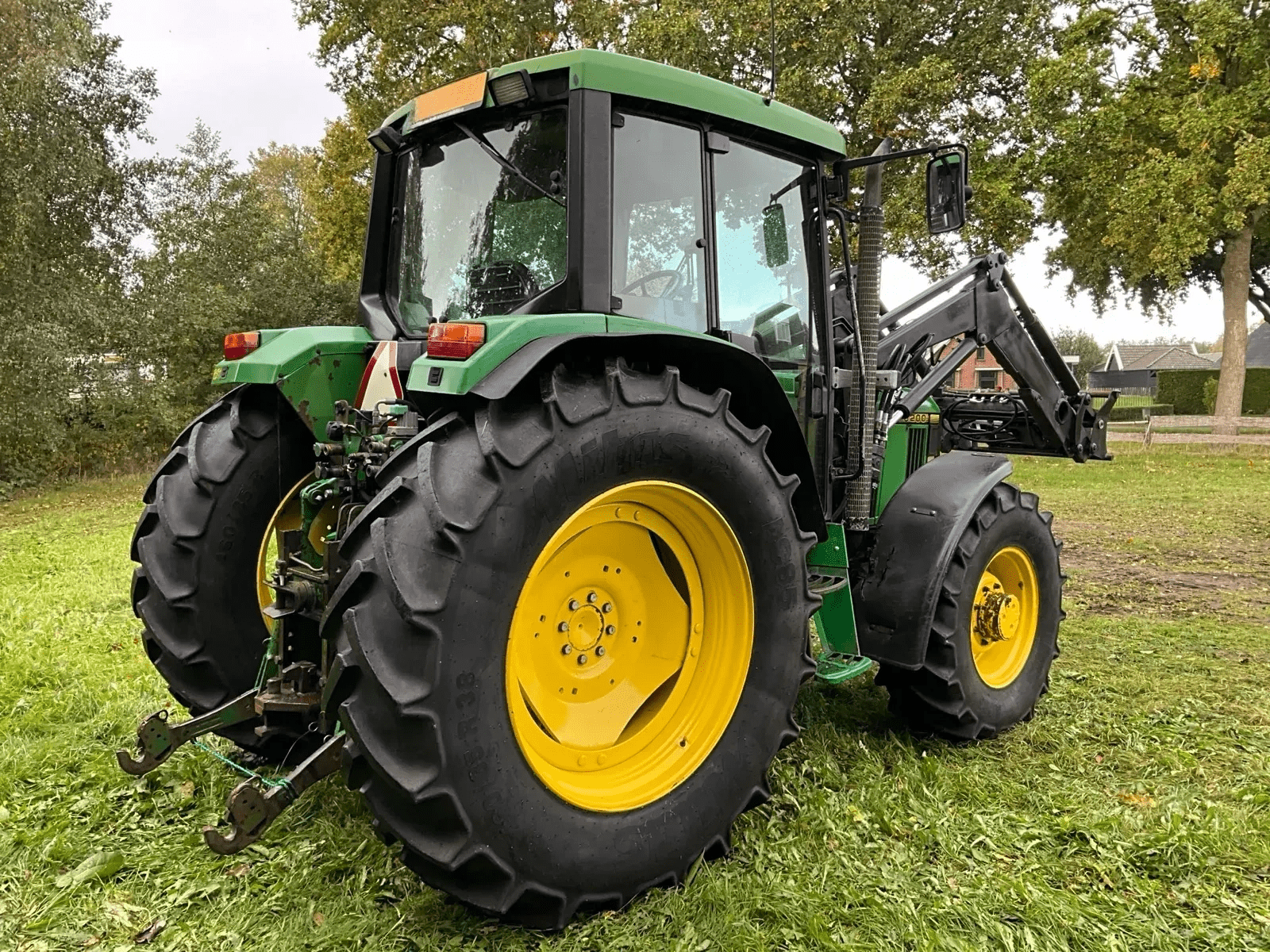 1992 John Deere 6200 Four-wheel drive farm tractor with front loader - Image 12