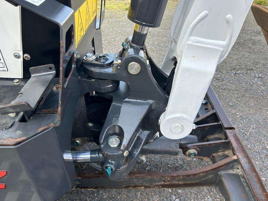 2022 Bobcat E10Z Excavator with trailer and 4 attachments - Image 14