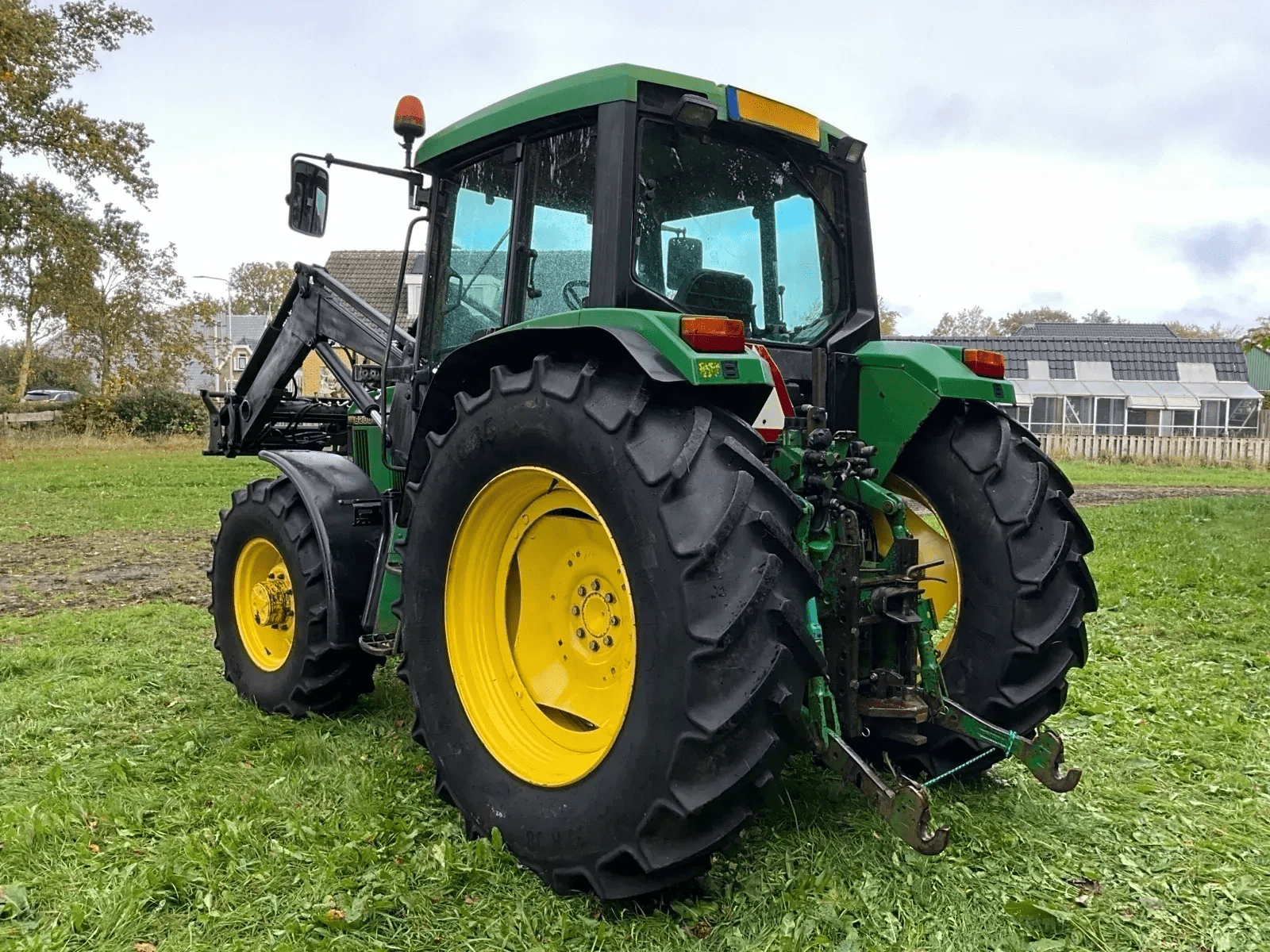 1992 John Deere 6200 Four-wheel drive farm tractor with front loader - Image 14