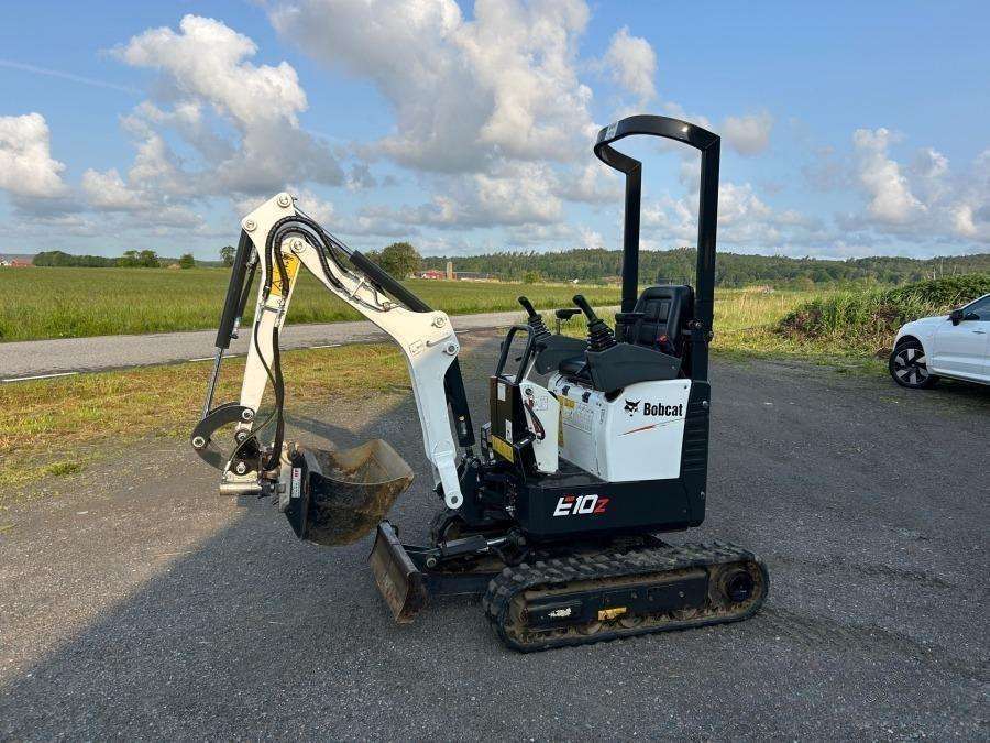 2022 Bobcat E10Z Excavator with trailer and 4 attachments - Image 17