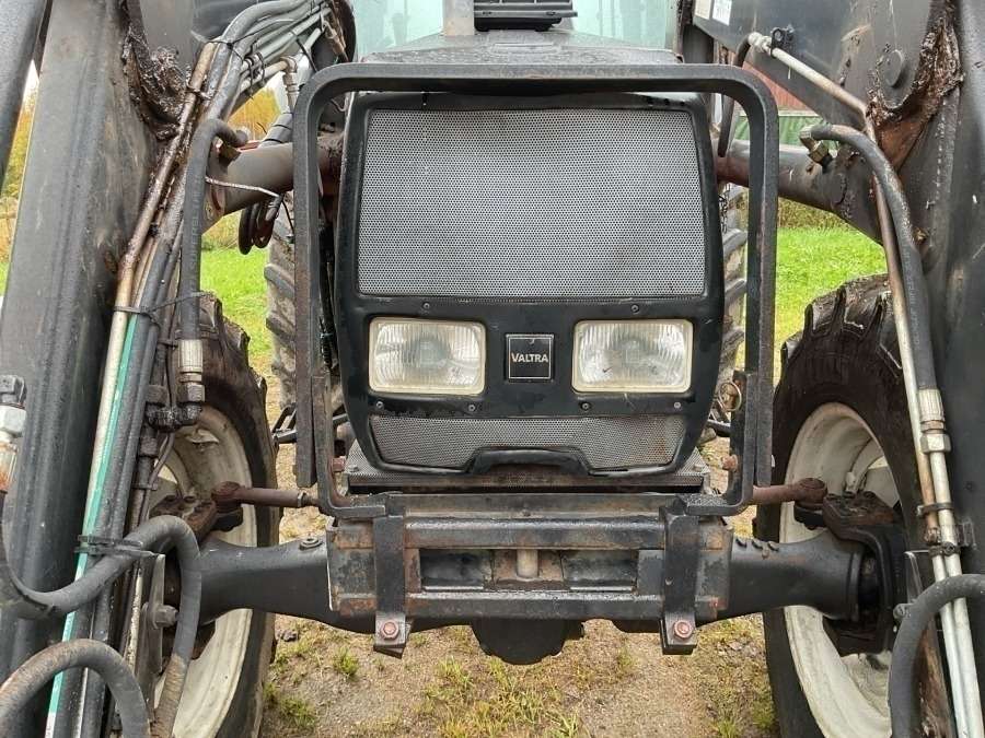 1998 Valtra Valmet 800 Four-Wheel Drive Tractor - Image 17