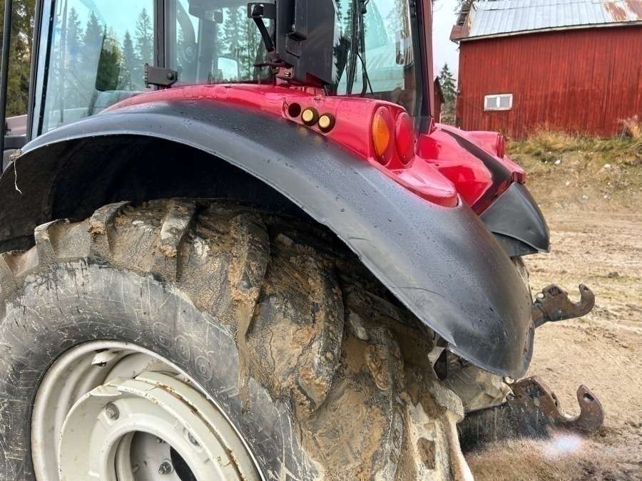 2005 Valtra C130 with snow thrower Tractor - Image 18